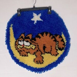 Vintage Handmade Round Garfield Rug
